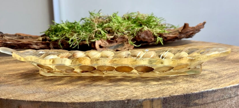 Feder mit Muscheln - Epoxid - Schmuckschale / Größe - 23 cm x 8 cm