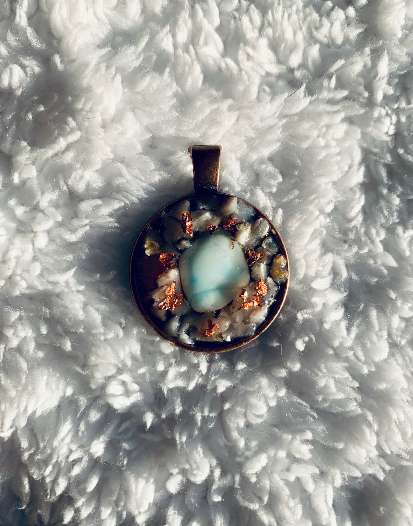 Amulett mit Heilsteinen - Andenopal und Amazonit / Blattkupfer (Orgonit)