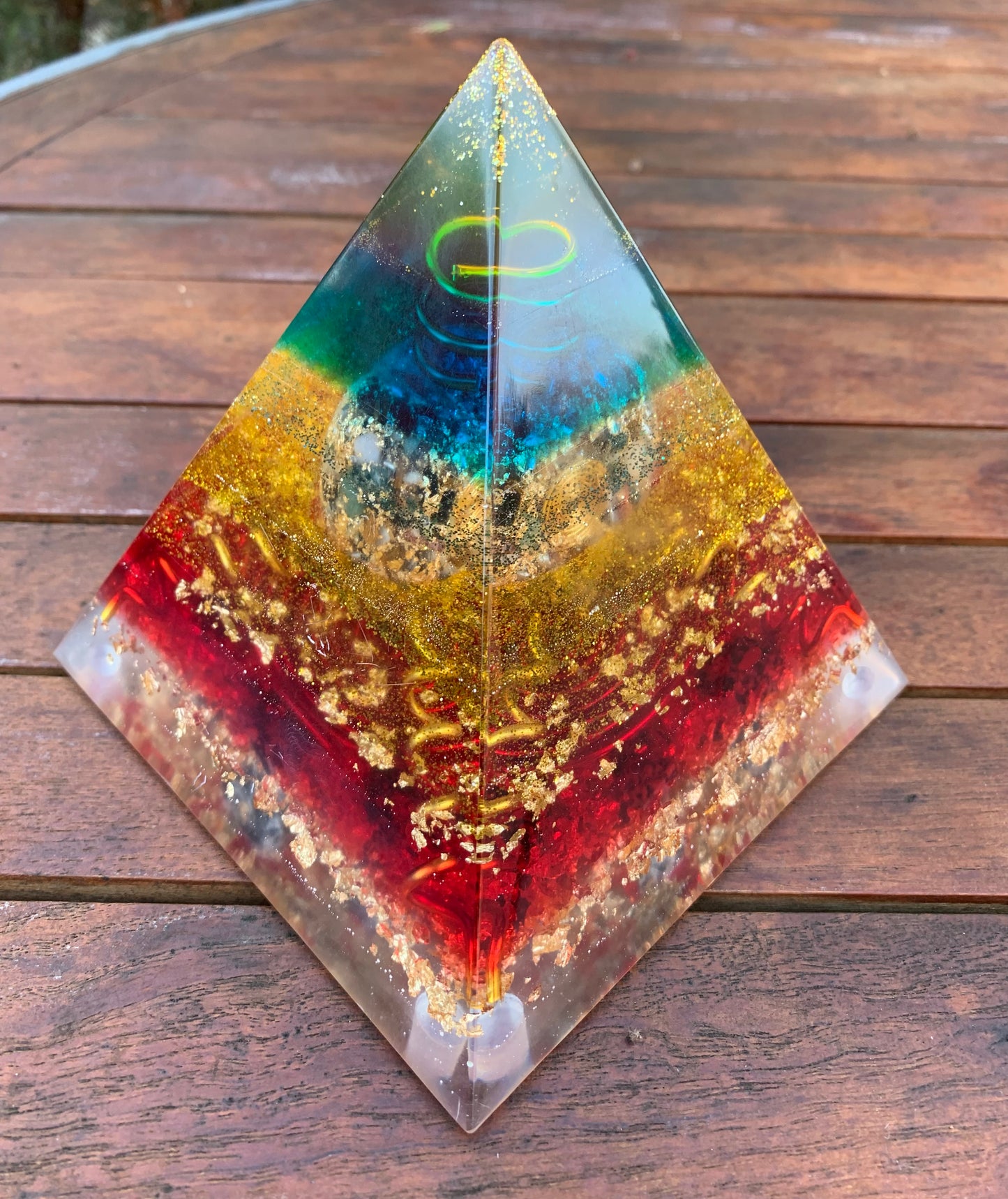 Orgonitpyramide XL 15x15x15cm mit Orgonitherz